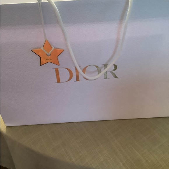 Dior Luxurious Large Box, Bag, Ribbon Gold Star & Paper. - Picture 3 of 7